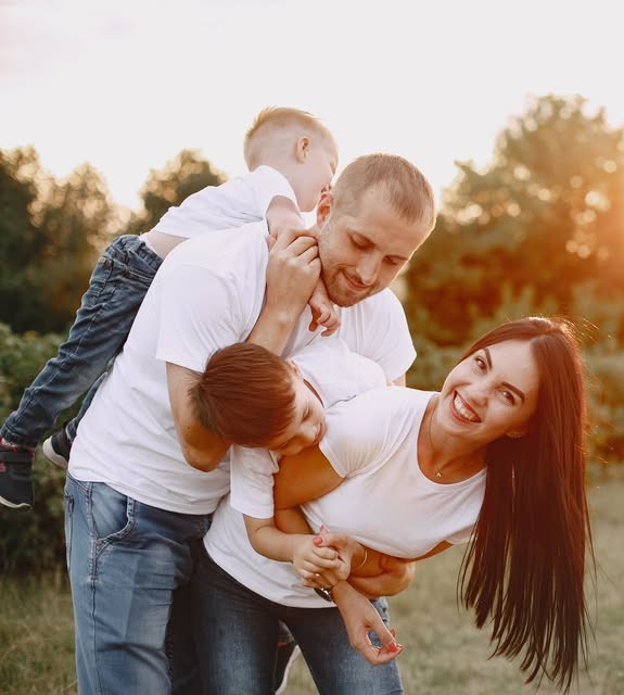 Familia feliz, clientes de Farmacias San Gabriel